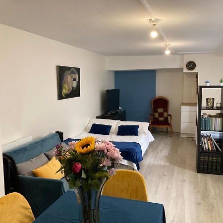 Une Chambre Chez Nous, A 12 Minutes De Paris Malakoff Exterior photo